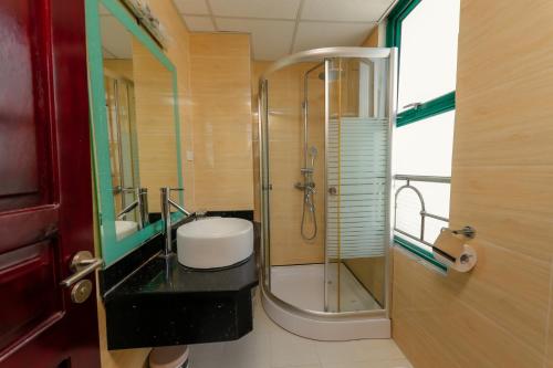 Ett badrum på Sunlight Hotel Hạ Long