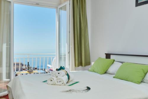 Posteľ alebo postele v izbe v ubytovaní Guest House Medzalin