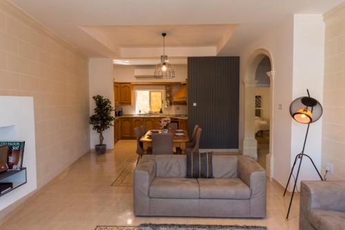 Kuchyň nebo kuchyňský kout v ubytování Vittoriosa' Seafront 2 Bed Highly Furnished Apartment