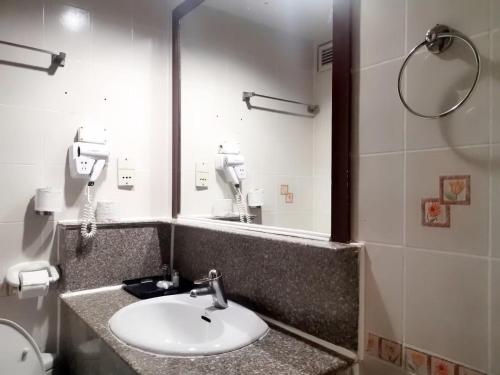 A bathroom at Diamond City Hotel SHA Certified