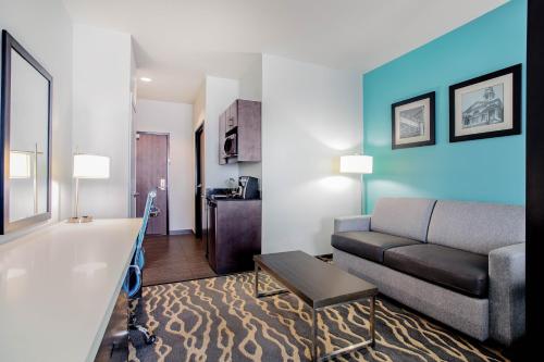 a living room with a couch and a kitchen at La Quinta Inn & Suites by Wyndham Northlake Ft. Worth in Northlake