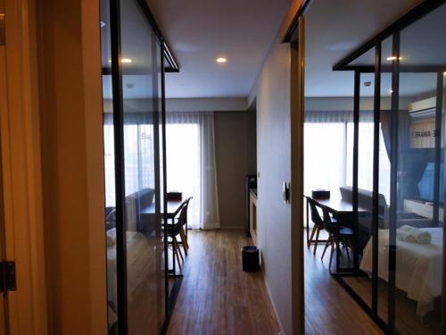 Ruang duduk di Blossom Sathorn Hospitality （曼谷高端酒店公寓）