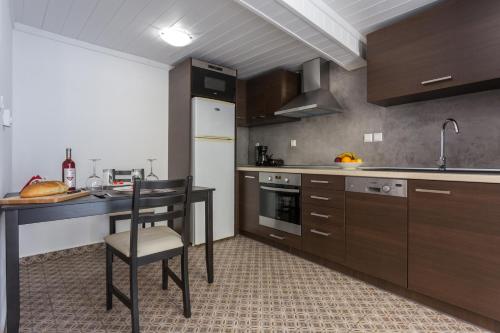 Η κουζίνα ή μικρή κουζίνα στο EVAGELIA'S APPARTMENT