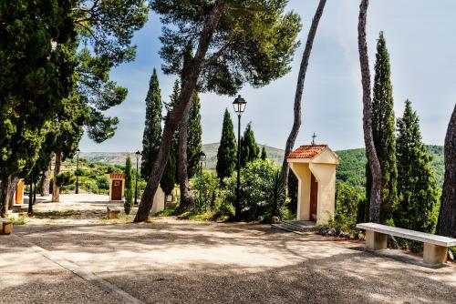 a park with trees and a bench and a street light at Casa rural la ermita de Anna in Anna