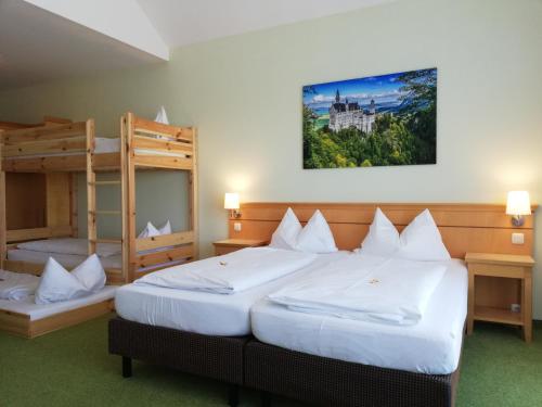 a hotel room with two beds and a bunk bed at Familienhotel nahe der Therme Erding in Erding