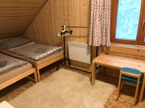Areál Lesková tesisinde bir odada yatak veya yataklar