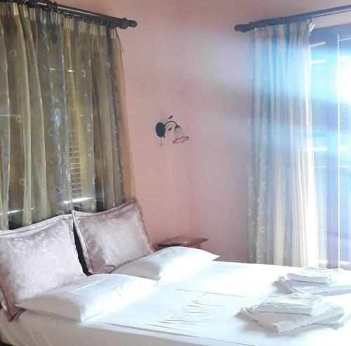 Gallery image of Violetta Studios & Apartments in Mil&iacute;na