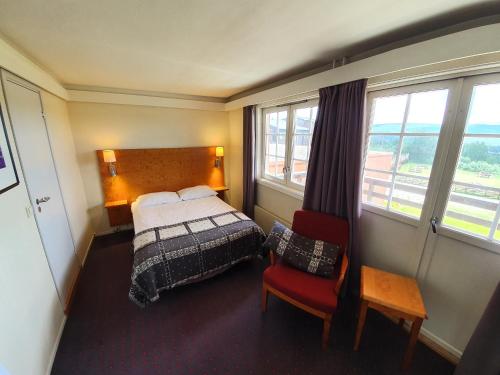 Tempat tidur dalam kamar di Røros Hotell - Bad & Velvære