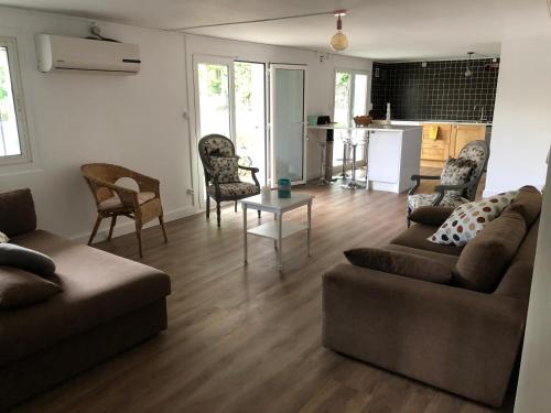 Photo de la galerie de l'établissement T3 MAGNOLETTA AVEC TERRASSE PROCHE DES PLAGES, à Anglet