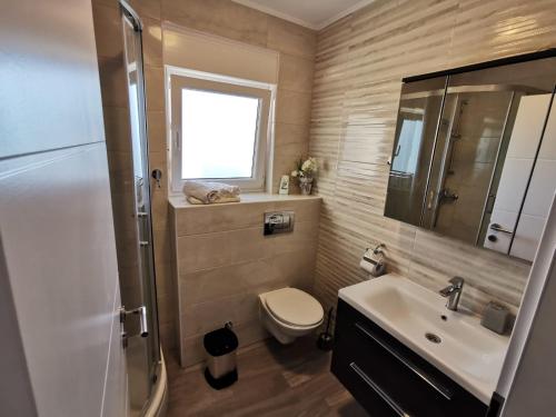 Kúpeľňa v ubytovaní Apartmani Eden Vrsi Mulo