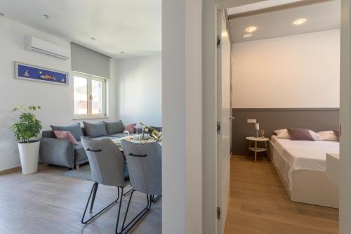 Postel nebo postele na pokoji v ubytování Apartments Jakic
