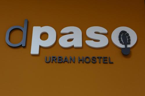 庞特维德拉dpaso Urban Hostel的带有勺子的器官医院标志