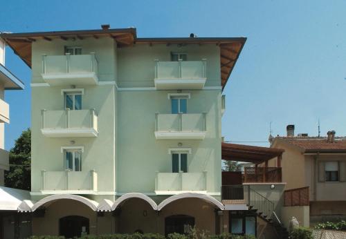 Budova, kde se aparthotel nachází