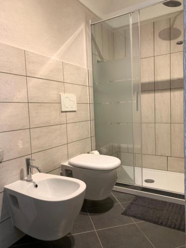 Phòng tắm tại Appartamento i Tulusan a due passi dalle Langhe