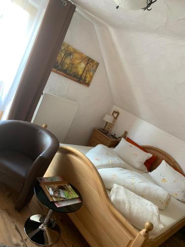 Letto o letti in una camera di Hotel-Hauensteiner-Hof