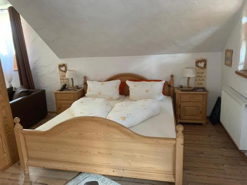 Letto o letti in una camera di Hotel-Hauensteiner-Hof