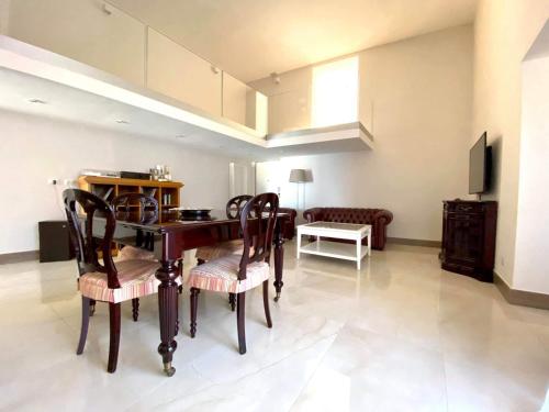 a living room with a wooden table and chairs at Santa Lucia B&B in Gaeta