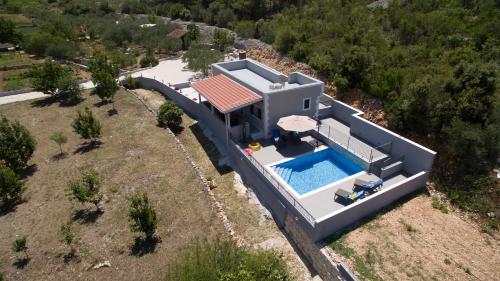 an aerial view of a house with a swimming pool at Vacation home Meri in Mirce