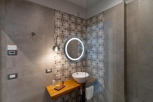 a bathroom with a sink and a mirror at B&B Il Granaio Celeste in Porto Viro