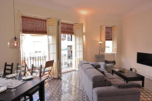 Historic apartment by Mercado Central, Alicante – Updated ...