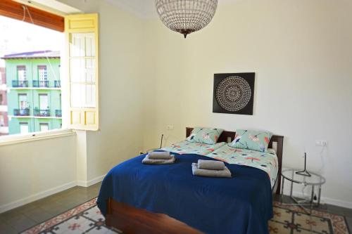 Historic apartment by Mercado Central by NRAS