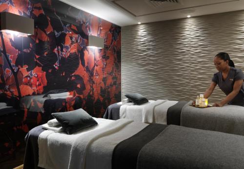The Athenaeum Hotel & Residences photo 52