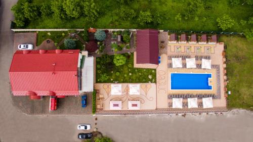 an overhead view of a house with a pool at Оазис in Zalishchyky