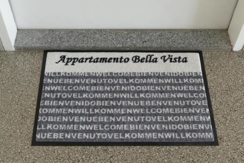 a sign on the floor of a building at Apartamento Buena Vista in Linz