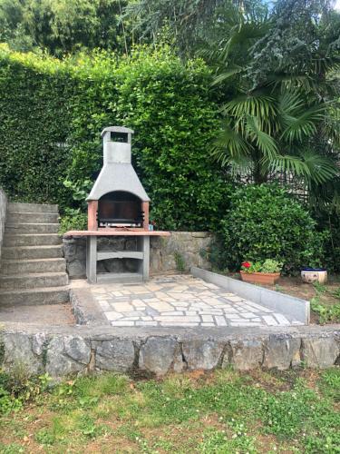 Perla Apartments Opatija - apartments with sea viewにある庭
