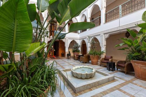 a courtyard with a fountain in the middle of a building at Le Riad Villa Blanche in Agadir