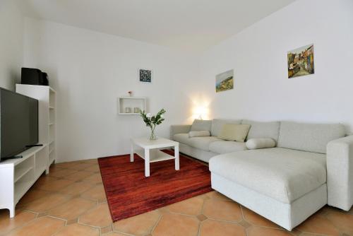 Televízia a/alebo spoločenská miestnosť v ubytovaní HOUSE IVY