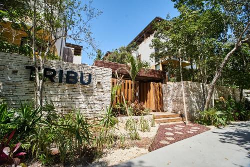 a brick wall with a sign that reads ripro at Casa Tribu Luum Zama in Tulum