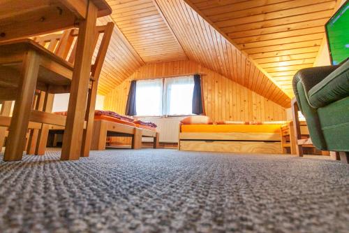 a room with bunk beds in a wooden cabin at LEVIAL Rooms in Veľký Slavkov