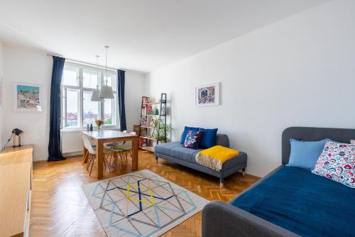 *SUNNY and STYLISH* Apt with BALCONY near TV Tower