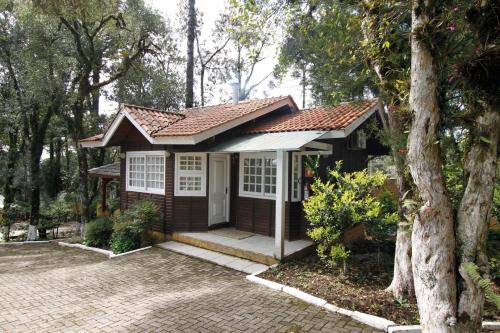 a small house with a tiled roof at Sky Ville Hotel Canela in Canela