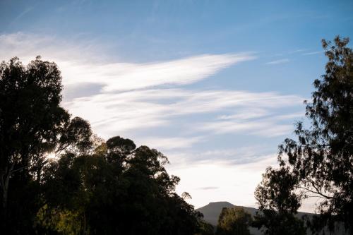 a cloudy sky with trees in the foreground at Una Casa al Belvedere in Enna