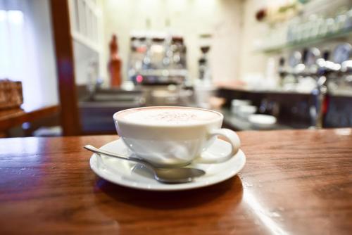 Kemudahan buat kopi dan teh di Pension Martha