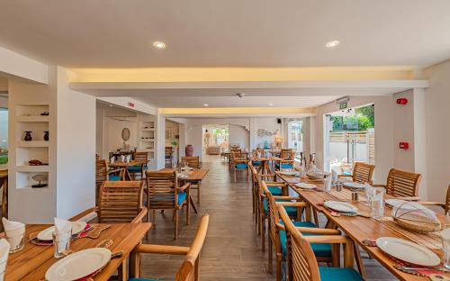 A restaurant or other place to eat at Seastar Hotel