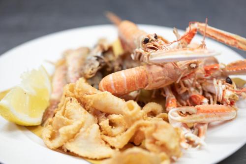 Makanan di atau berdekatan hotel