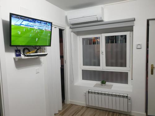 Spacious Apartment Madrid - Metro Barrio del Pilar