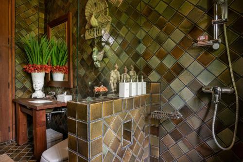 a bathroom with a shower and a toilet and a sink at Howie's HomeStay in Mae Rim