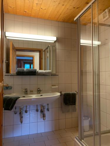 Kylpyhuone majoituspaikassa Ferienhaus am Burgsee