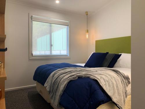 a bedroom with a bed and a window at BIG4 Yarra Valley Park Lane Holiday Park in Healesville