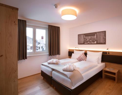 מיטה או מיטות בחדר ב-ArlbergResort Klösterle