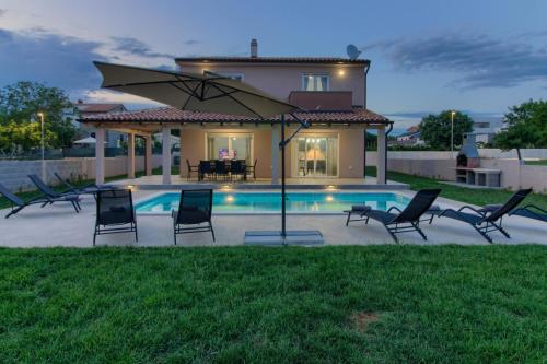 Charming villa Enjoy with private pool in Pula