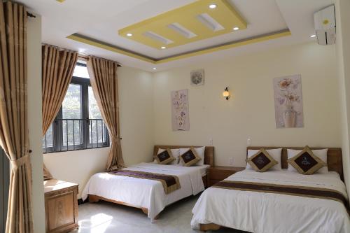 Thanh Trang Hotel tesisinde bir odada yatak veya yataklar