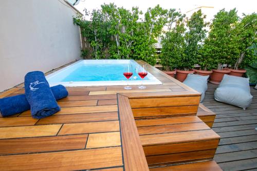 Beautiful Penthouse in Athens with outdoor jacuzzi