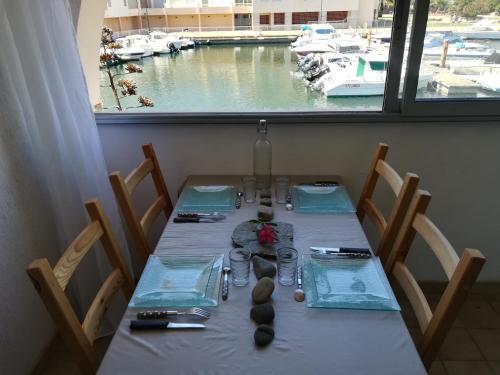 Photo de la galerie de l'établissement Appartement 4 personnes, Marina à Sète, à Sète