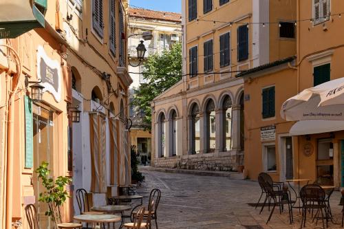 Afbeelding uit fotogalerij van Old Town Luxury Suites 'Contessa' in Ágios Rókkos