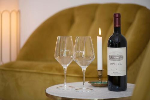 a bottle of wine and two wine glasses on a table at Zu Hause im schönen Tirol in Kirchbichl